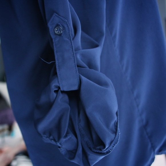 Classic flowy navy blue shirt - Picture 2 of 2